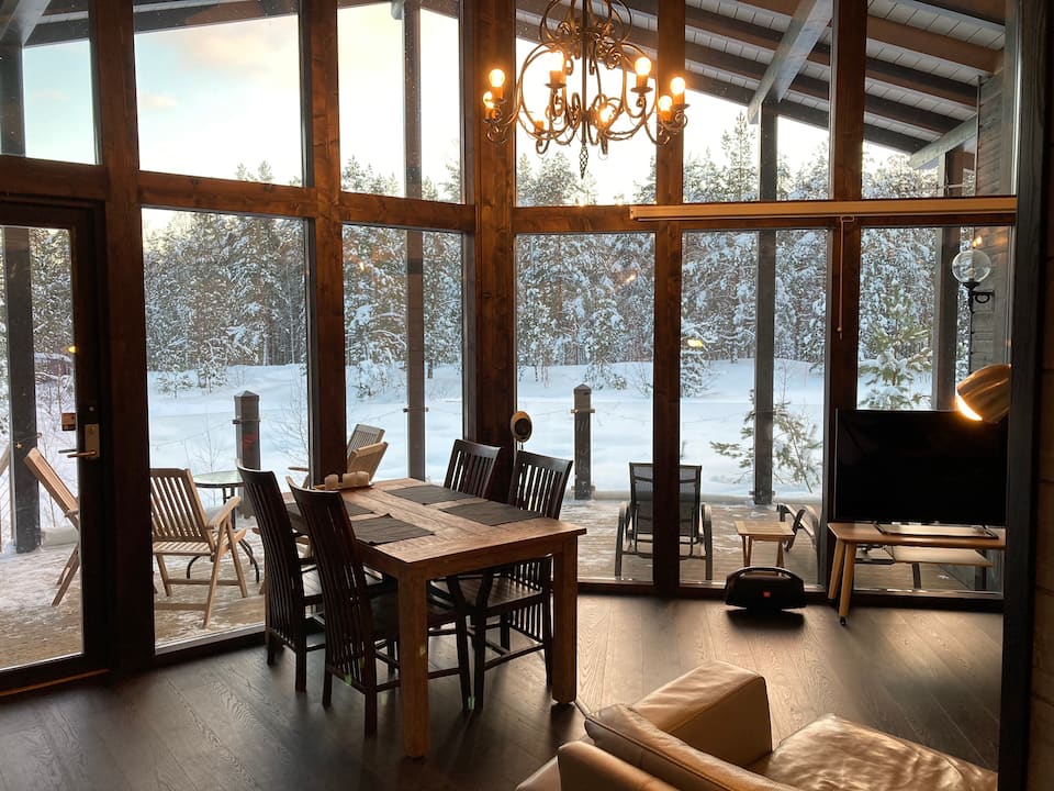 A forest villa on the edge of a national park, Espoo, Uusimaa, Finland, photo 1 of 10