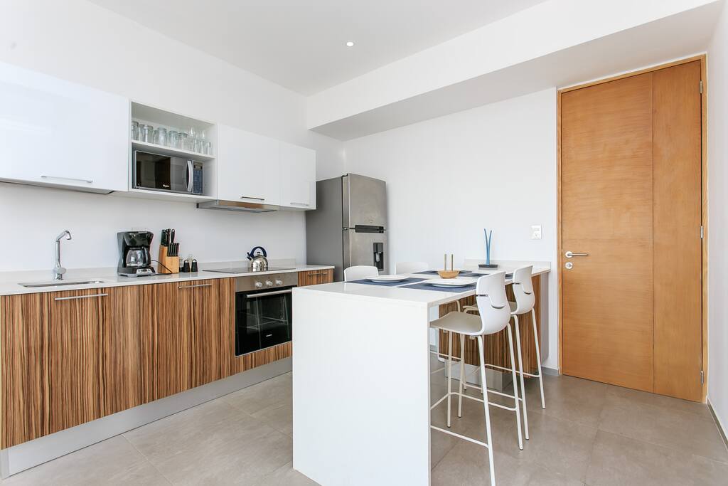 Entrance. Completly Kitchen