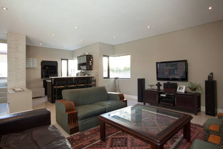 Entertainer & family’s dream! gallery image 4