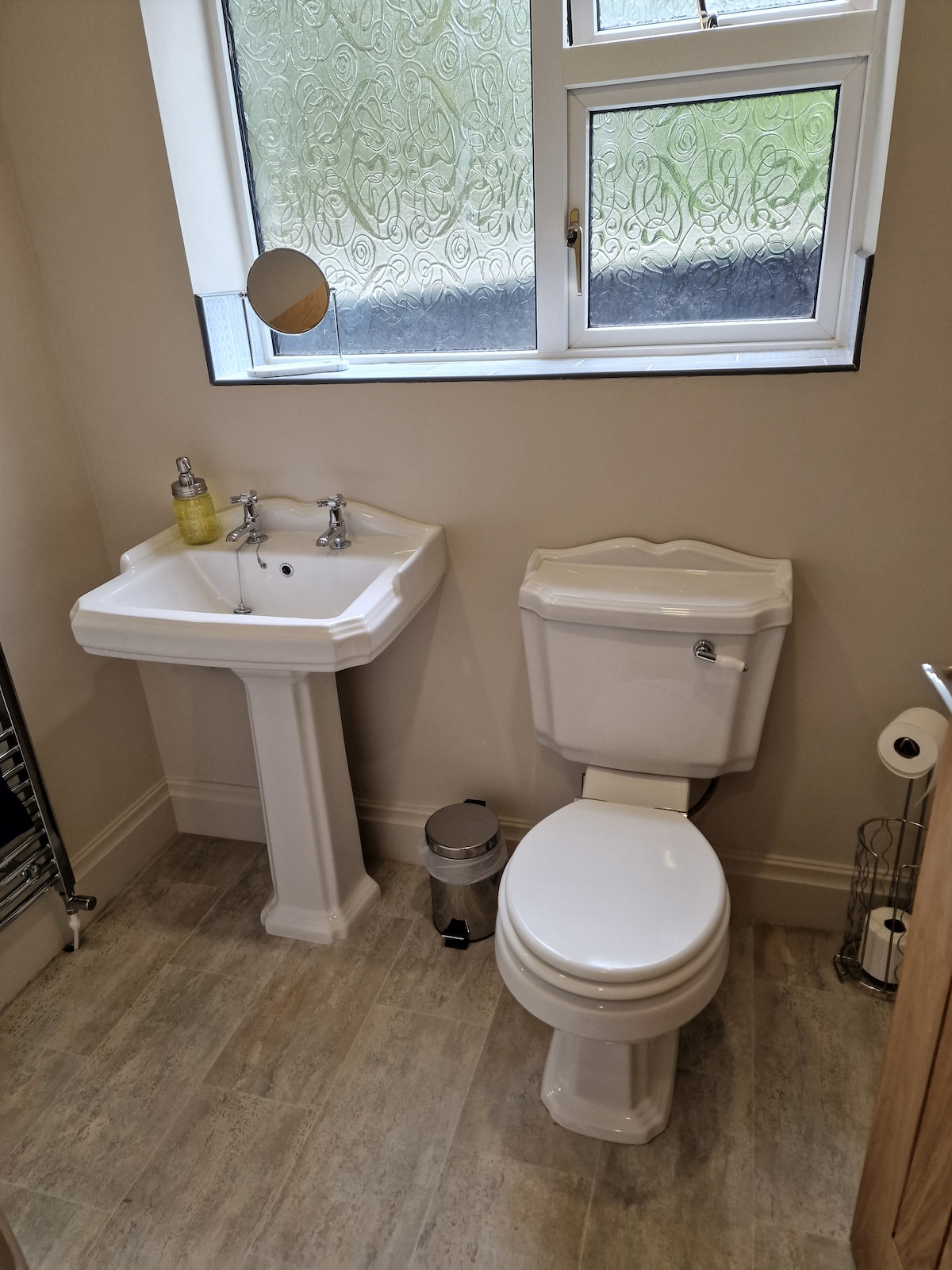 2 Bedroom Cottage at Oakmere — Cheshire holiday cottage photo 11