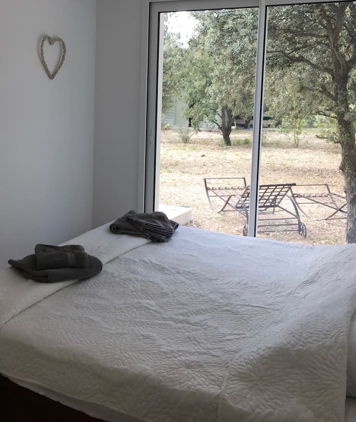 Prízemná spálňa otvorená do záhrady