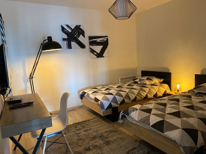 საძინებელი 2 გარდერობით