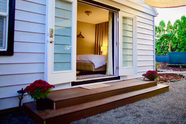 Private Stylish Suite With Private Outdoor Space