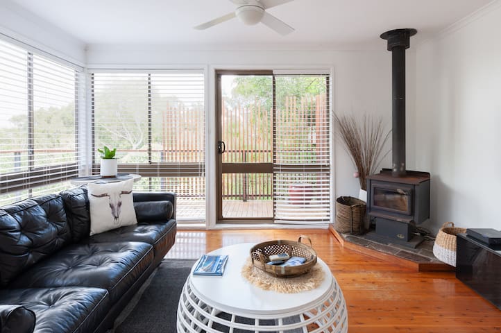 Pittwater View – Coastal Beach house with spa gallery image 2