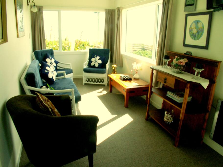 PRIVATE LIVING AREA STUDIO 2