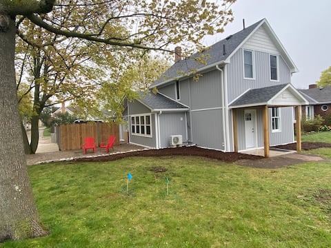 Dushi Beach House, Prime Southampton Location