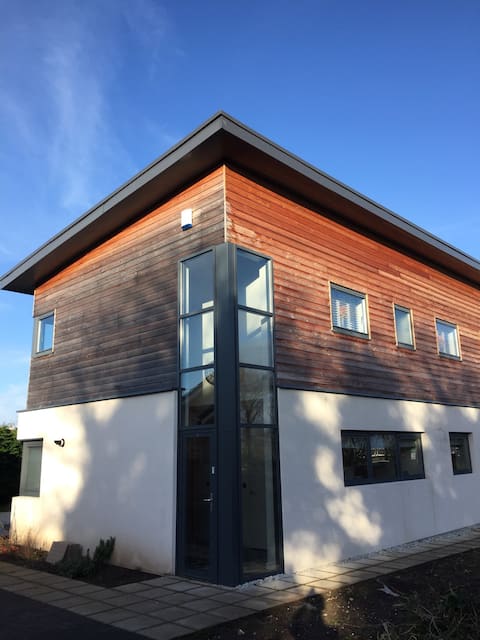 Modern luxury accommodation, close to the beach