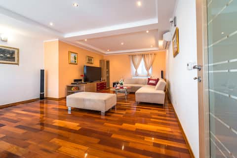Top performing Airbnb: LUXURY VILLA WITH BEAUTIFUL SEA VIEW in Općina Konavle