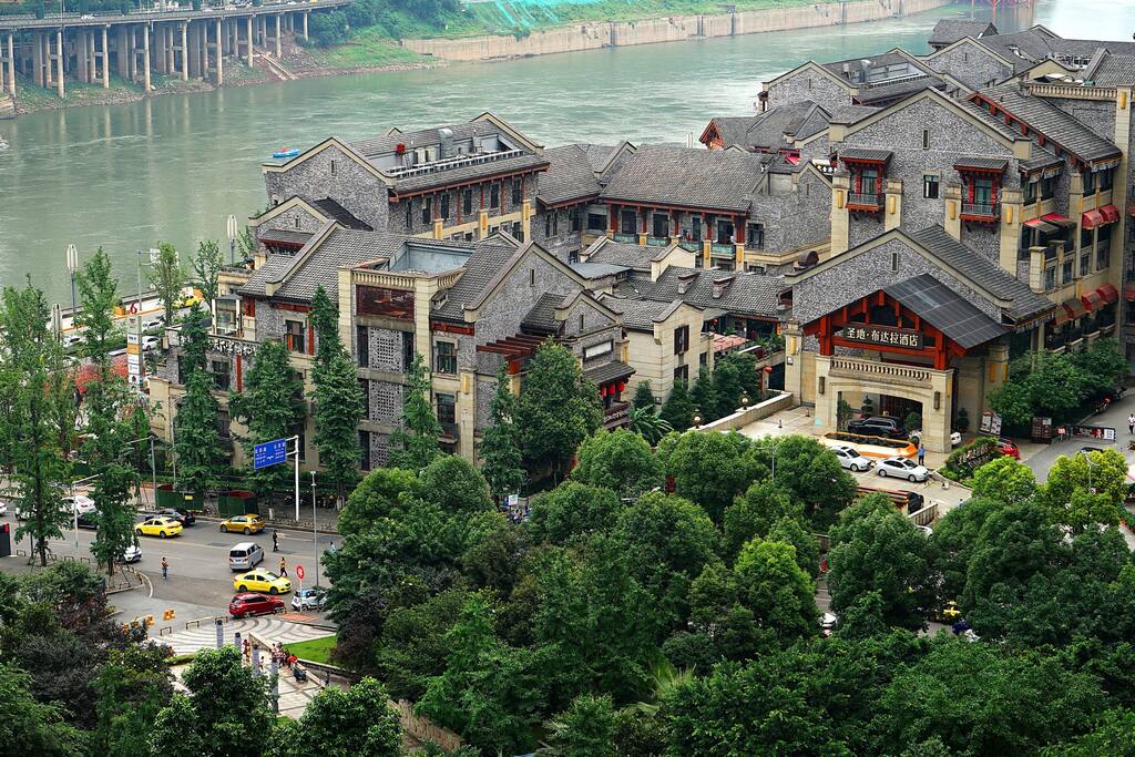 这是站在阳台上白天的风景