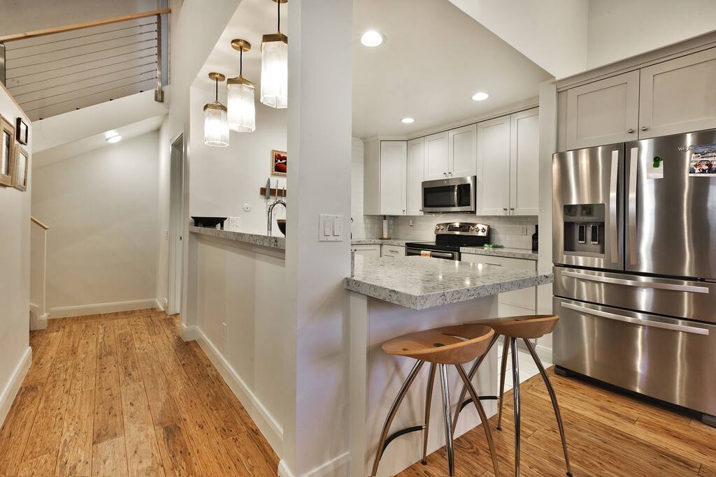 Kitchen - Main floor