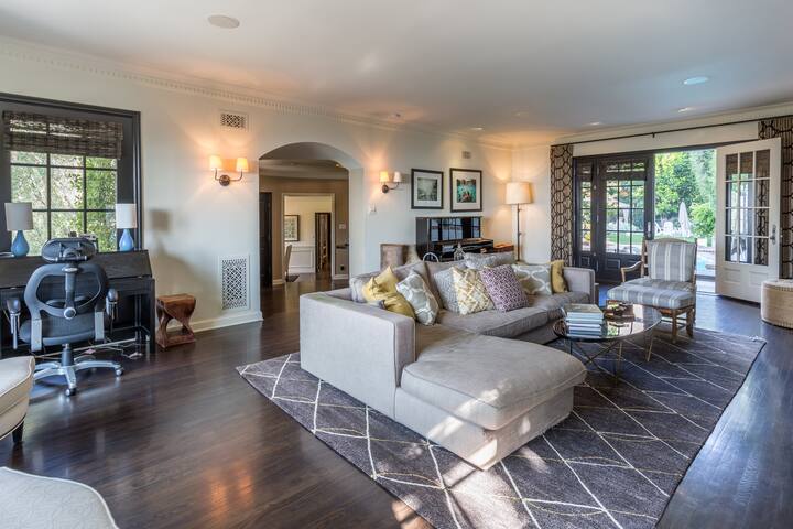 Hollywood Hills La Presa Estate gallery image 4