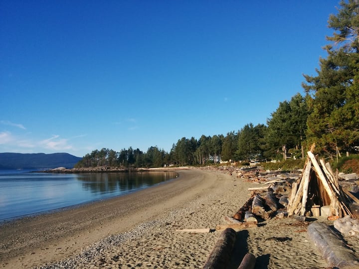 Palm Beach Hideaway, Powell River, Sunshine Coast. Houses for Rent in