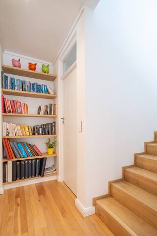 Modern house in Oranjezicht gallery image 2