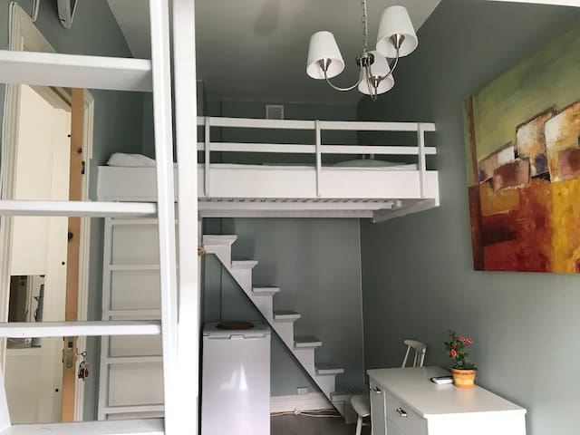 15 minuteswalking/Sentralstasjon
PlaceAwayfromHome