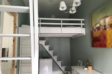 15 minuteswalking/Sentralstasjon
PlaceAwayfromHome