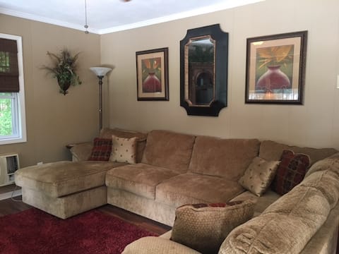 Popular Airbnb listing: Cozy Cabin right on the lake Hartwell. in Reed Creek