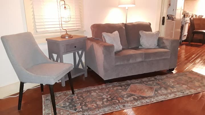 Excellent One Bedroom Apartment, Uptown/Carrollton