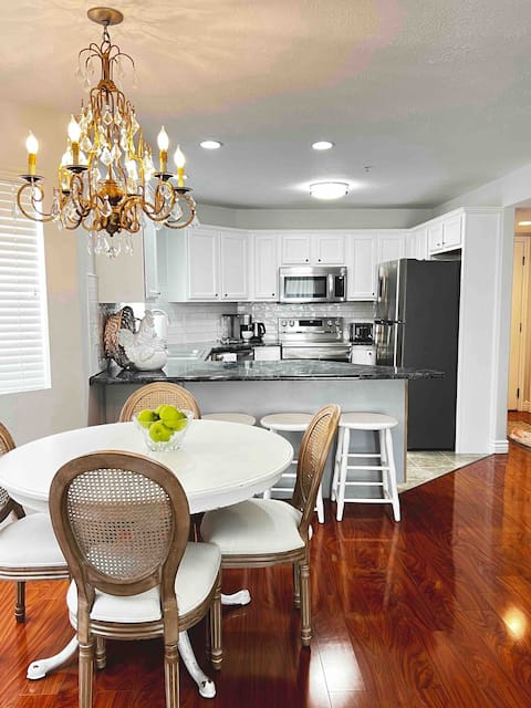 3 bedroom condo/ Fiber Wi-Fi/Closer to Airport
