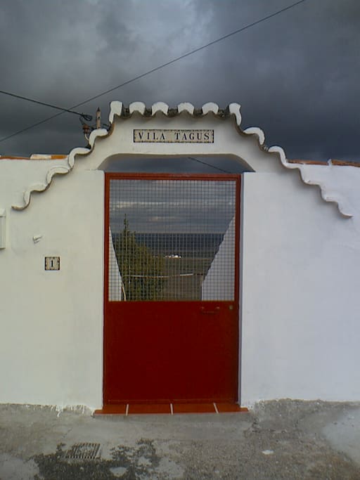 Entrada do condomínio Vila Tagus