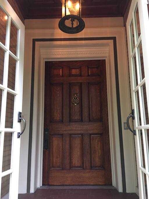 Entryway to front door