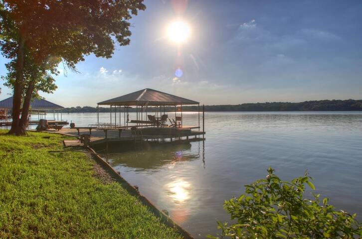 Moss Lake Waterfront Home- Gainesville, TX