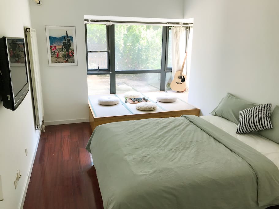 R4: In the daytime the Japanese bed can be a tea table, and for night it will be a lovely Queen size bed:)