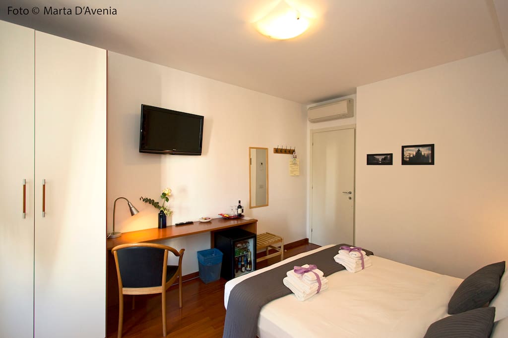 Big Room with Balcony, Desk, Tv, MiniBar and all conditioning