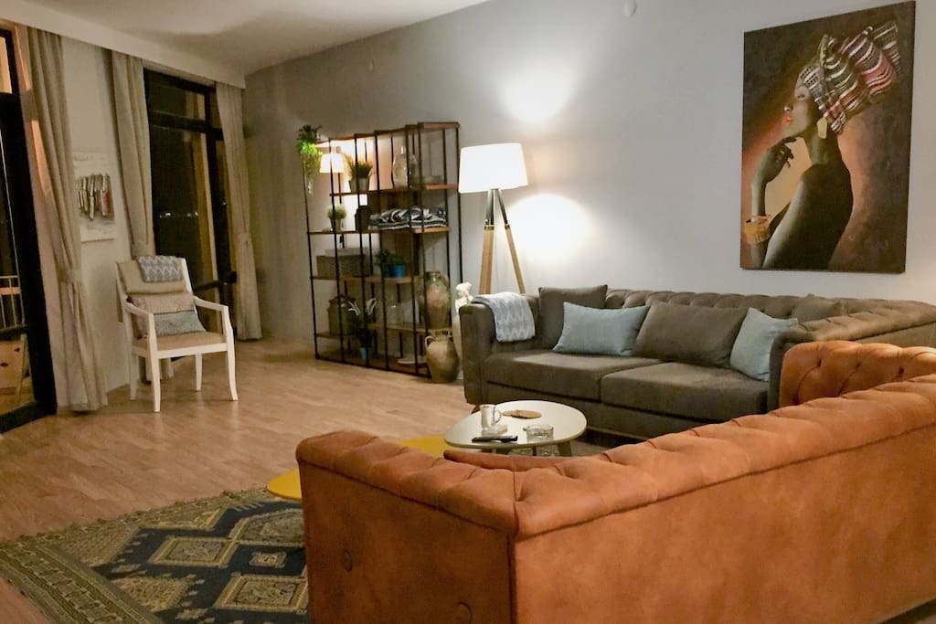 Very spacious living room
