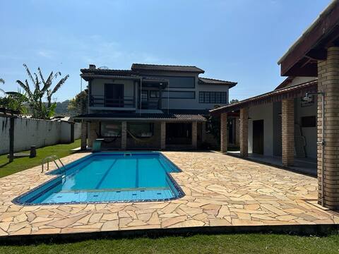 Beautiful farmhouse with pool, 7 km from downtown Guararema