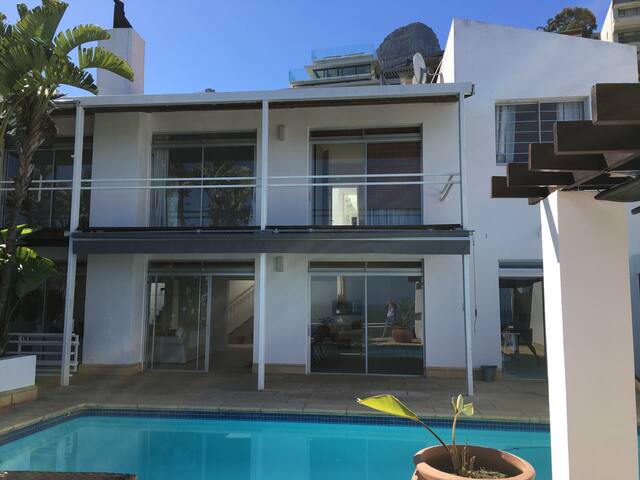 Breathtaking view villa in safe Bantry Bay gallery image 3