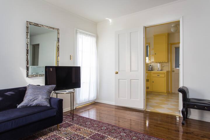 Silverlake garden estate w/pool(feat. in LA times) gallery image 4