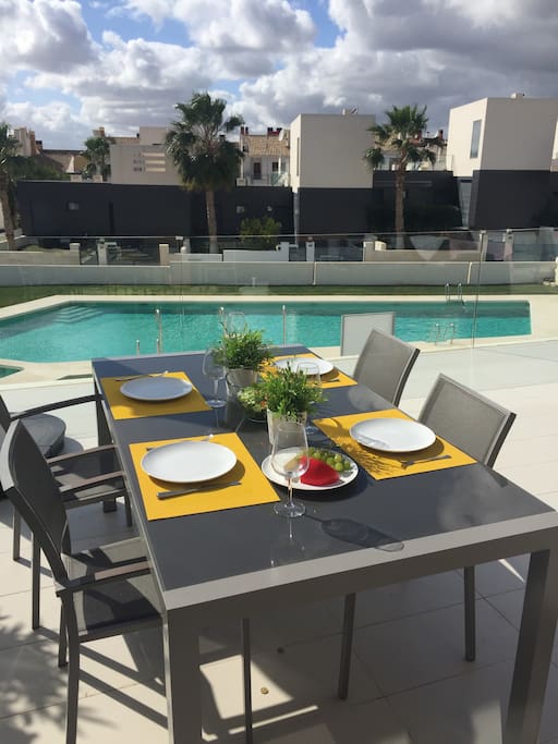 Outdoor dining for 8 on terrace