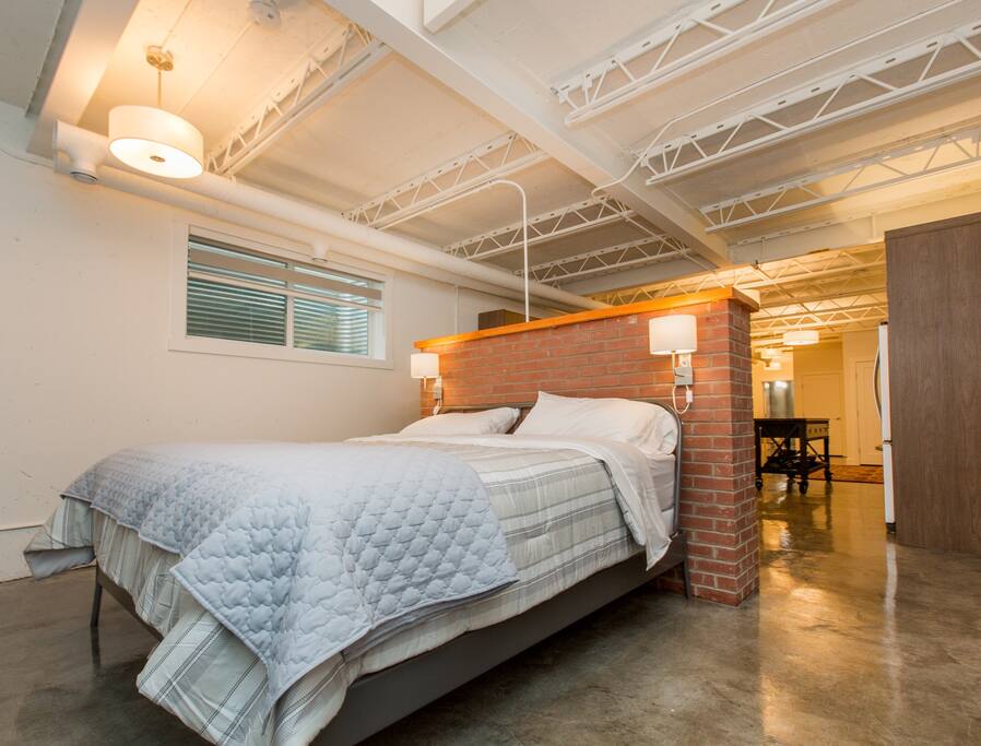 Master king sized bed