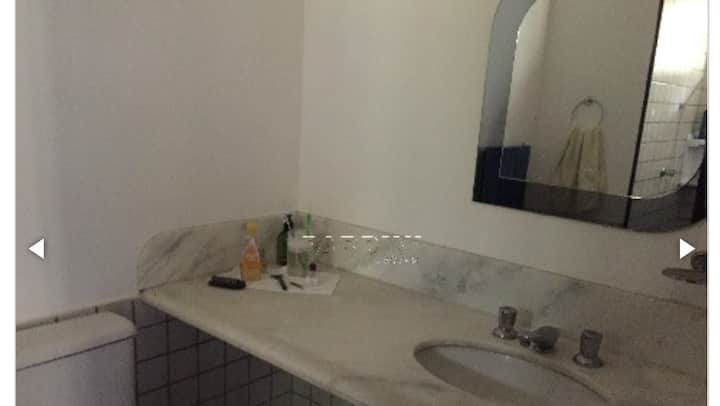 חדר הרחצה של הסוויטה הקודמת
