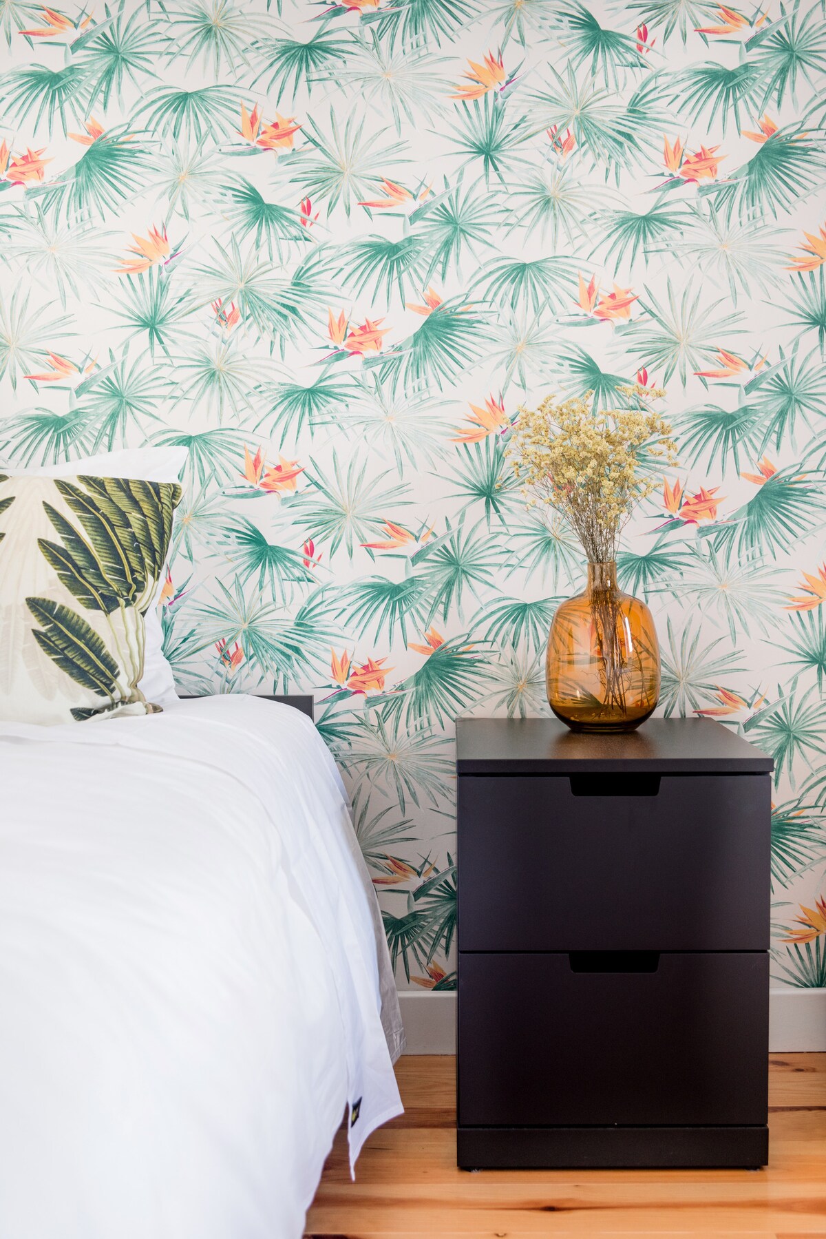 Mandy选择梦幻般的颜色，祝您有甜蜜和声音的休息。