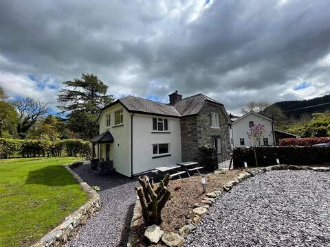 Betws-Y-Coed Cottage - Perfect for any occasion!