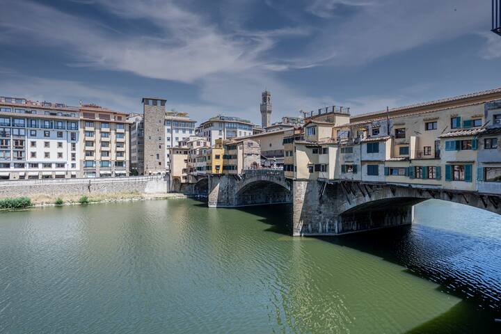 [Ponte Vecchio] Charm and Awesome view of Florence gallery image 2