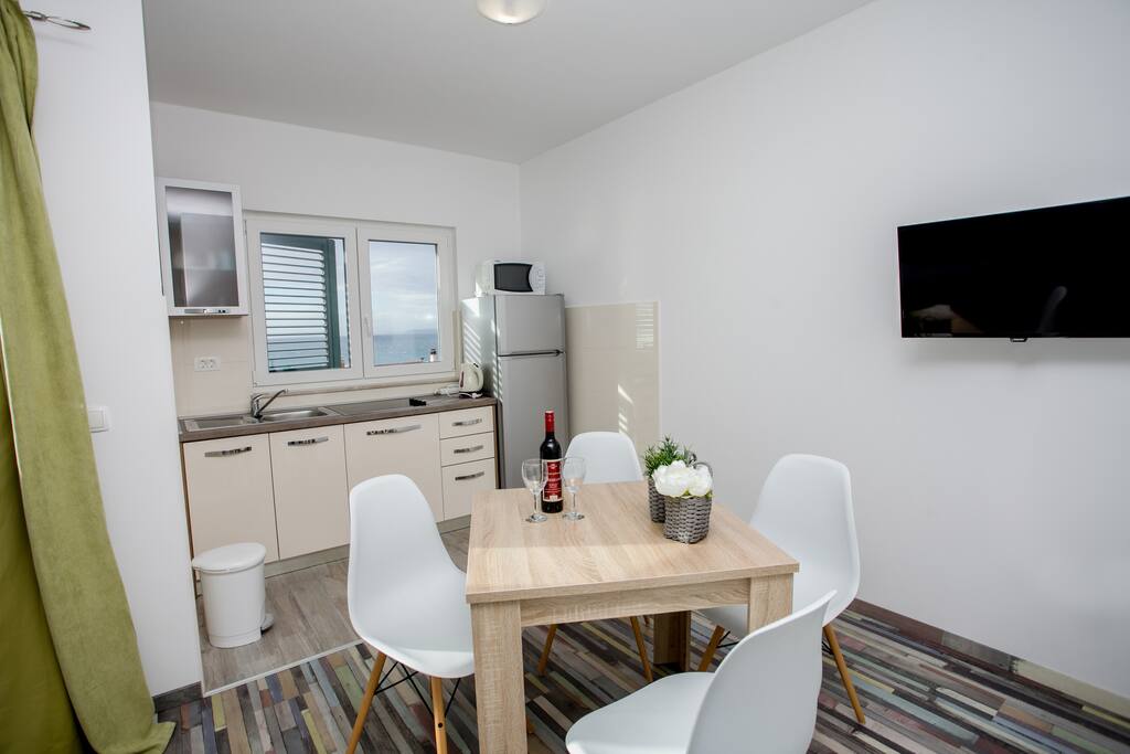 Dinning area & kitchen