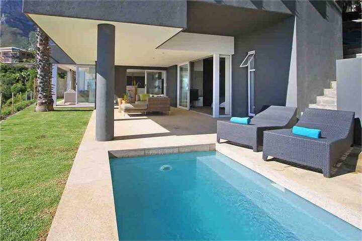 Camps Bay The View Villa Gdn apt & Pvt Pool gallery image 5