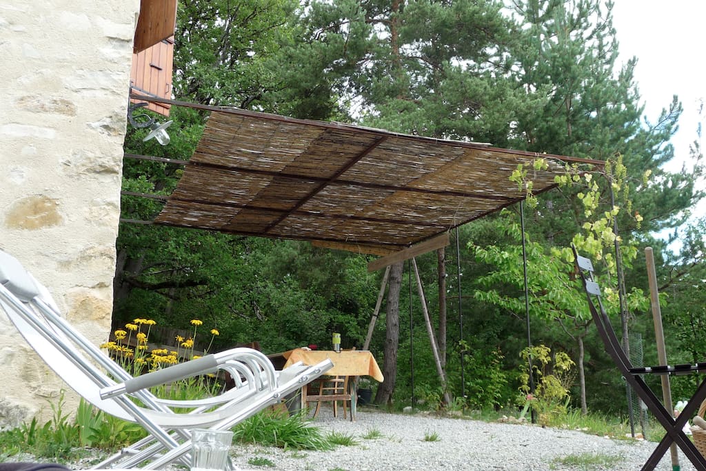La terrasse, pièce à vivre du printemps et de l'été.