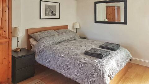 Modern Studio Apartment Near Town Centre