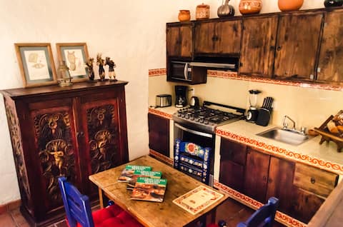 Popular Airbnb listing: (1) Beautiful Colonial Suite in Historic Center in Barrio De La Cruz