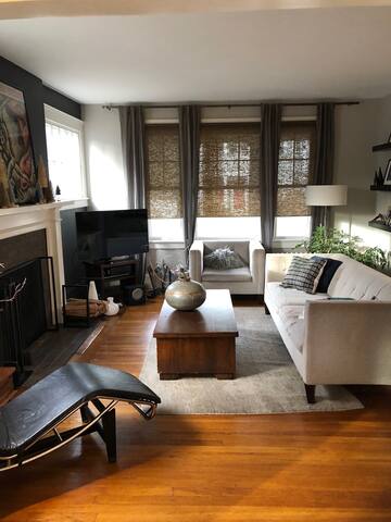 Lovely 4 BDRM Providence home near Brown, RISD gallery image 3