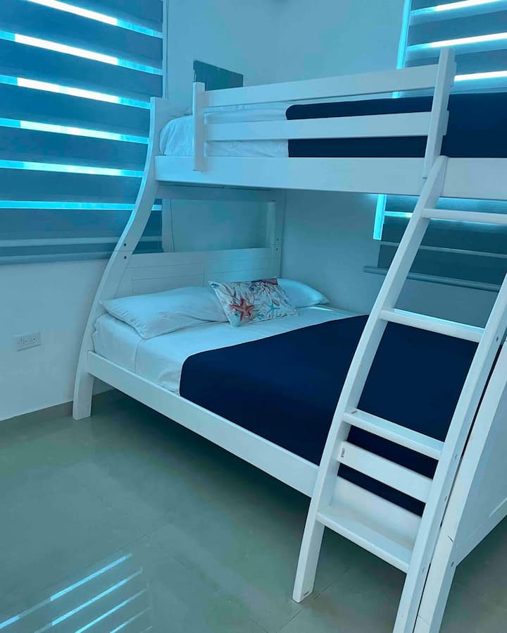 Трета стая с двуетажно легло и единично легло 