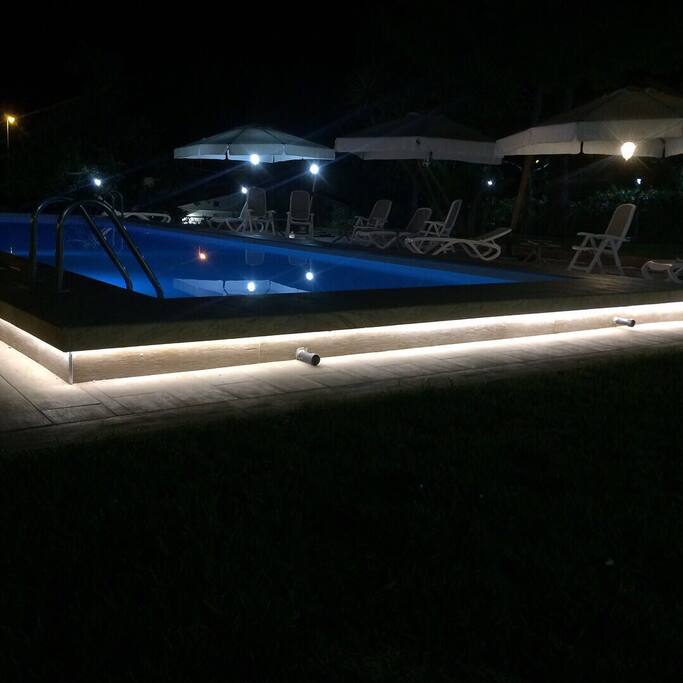 Piscina by night