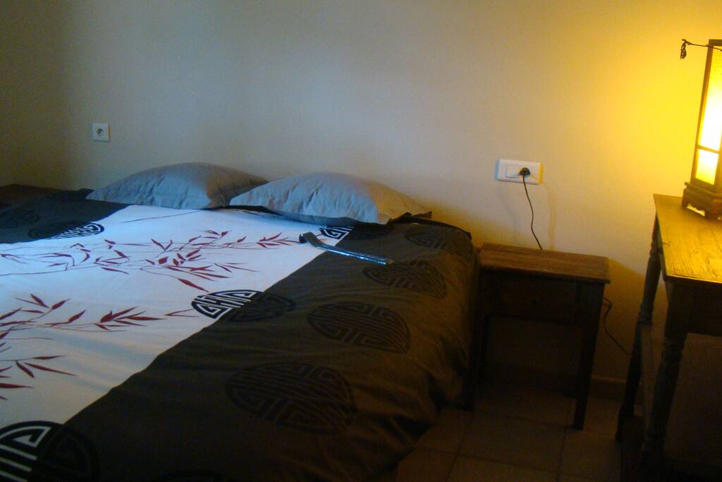 grote slaapkamer, bed 1.60m x 2m