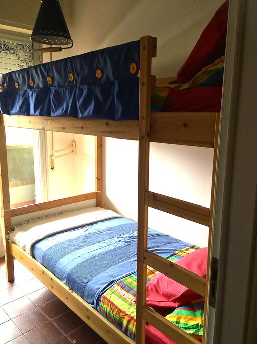 Cameretta con letto a castello