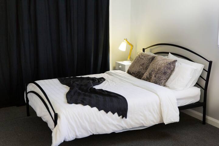 Quiet & Private Studio with Wi-Fi