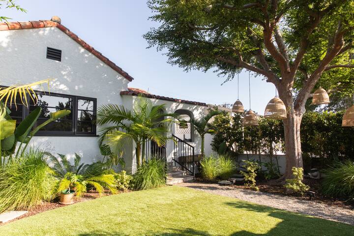 Venice Escape ~Private Outdoor Areas~ 2BD/2BATH gallery image 5