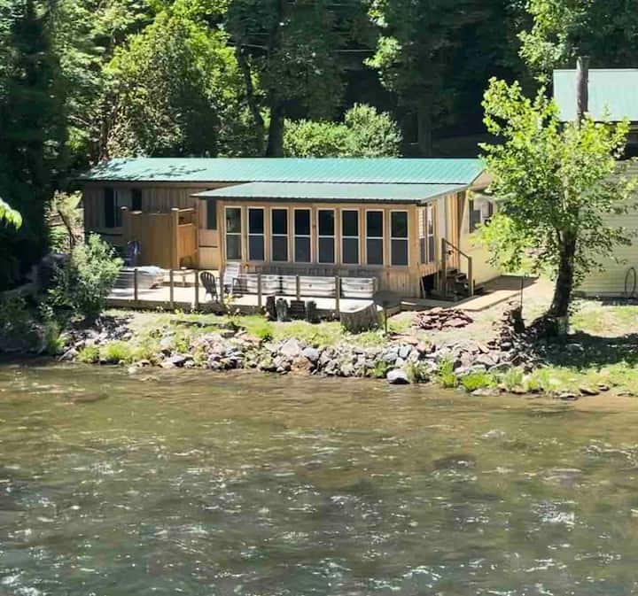 Nantahala River 2BR Bear Cave Boat Parade Vacation homes for Rent